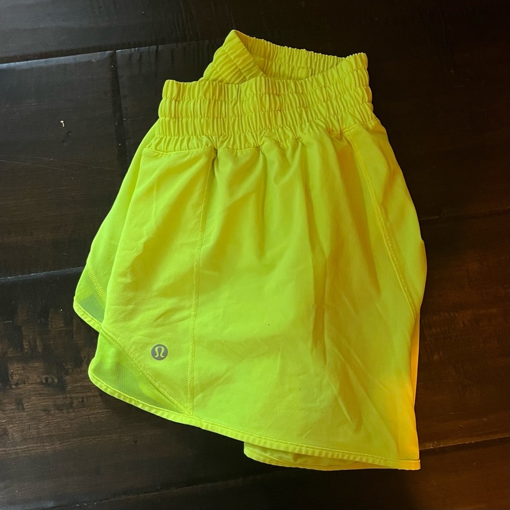 Lululemon Hotty Hot Low Rise Lined Short 4"